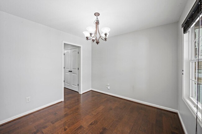 Foto del edificio - Spacious 3BR Home with Bonus Room, Fireplace & Fenced Yard