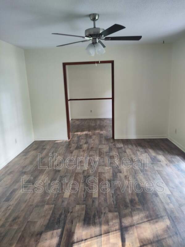Building Photo - 407 Woodland Dr