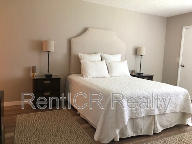 Foto del edificio - 298 Cypress Ln