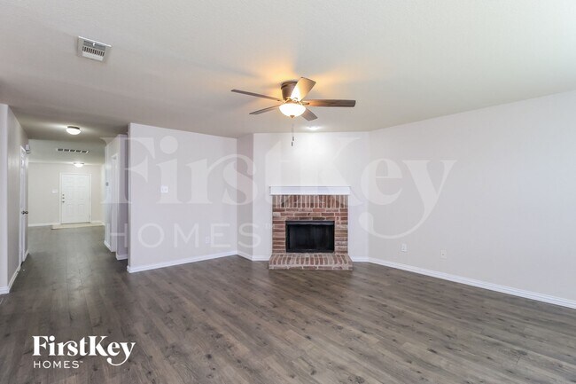 Foto del edificio - 5704 Mountain Bluff Dr
