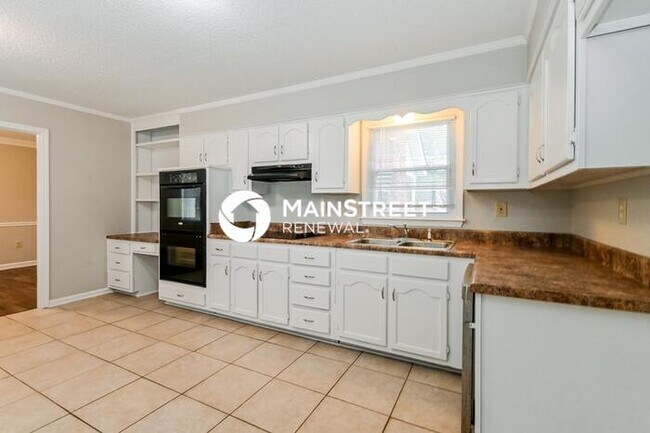 Building Photo - 4 Bedroom Pet-Friendly Home in MEMPHIS, TN with Main Street Renewal