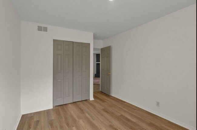 Foto del edificio - 1434 E Cedar Ln