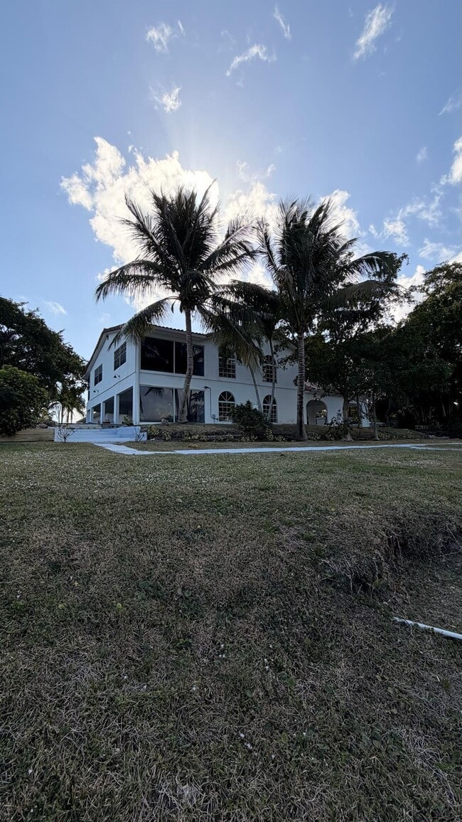Building Photo - 2614 Amherst Ln
