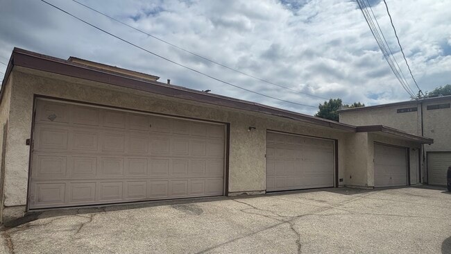 Building Photo - 361 E Santa Anita Ave