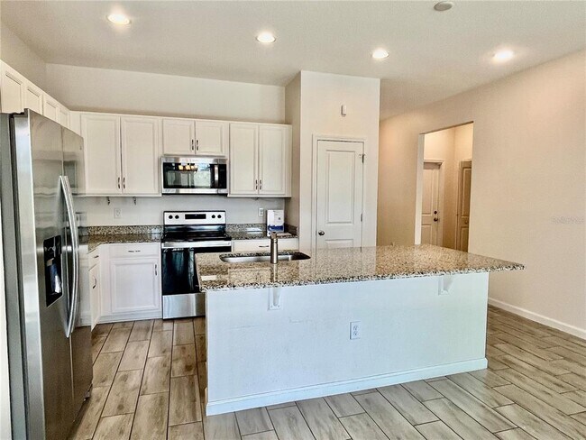 Foto del edificio - 421 Disa Dr