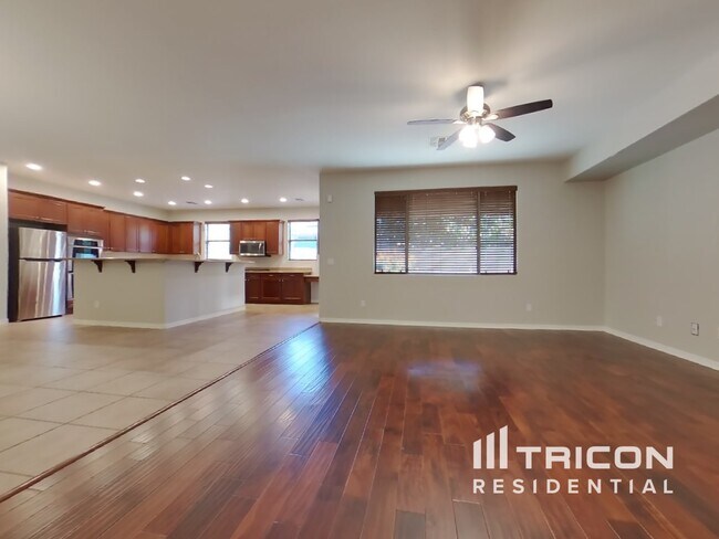 Building Photo - 30352 W Whitton Ave