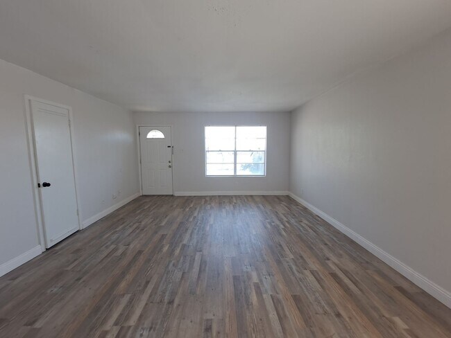 Building Photo - Cozy 4 Bedroom 1.5 Bathroom in Greenville ...