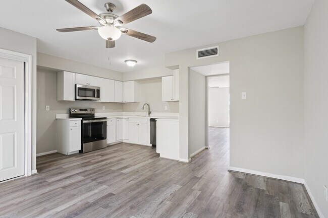Foto del edificio - 9114 Kempwood Dr