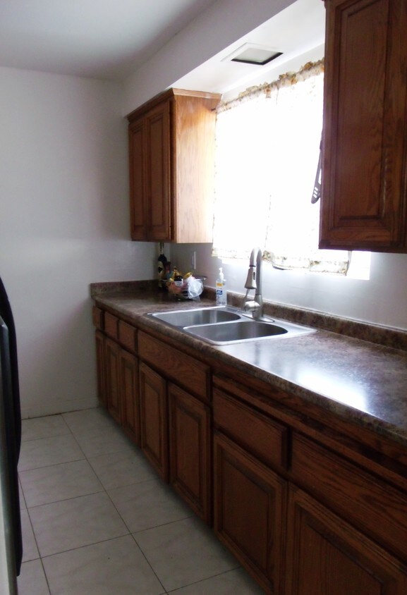 Foto principal - 1107 W Memory Ln