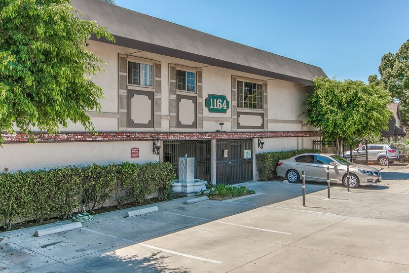 Primary Photo - 1164 W Duarte Rd