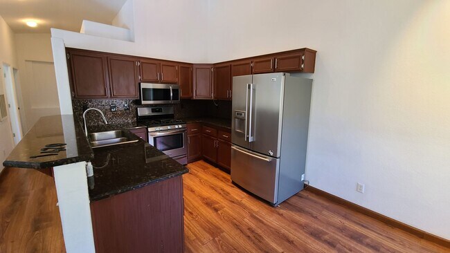 Foto del edificio - Upstairs Condo with Mountain and City View
