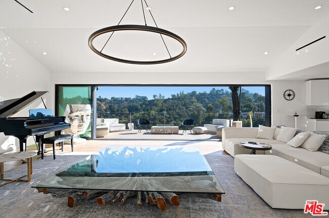 Foto del edificio - 8744 Skyline Dr