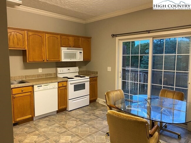 Building Photo - 403 Ridgecrest Ave