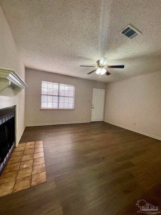 Foto del edificio - 1144 Redwood Ln