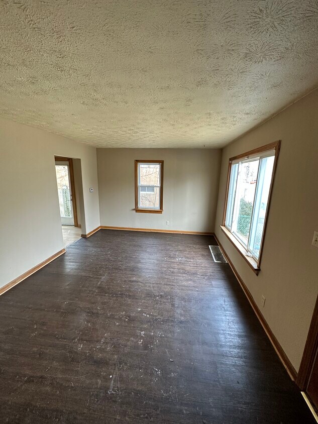 Foto principal - 1617 Spring Ave NE