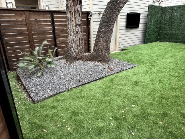 Building Photo - 1704 Newning Ave