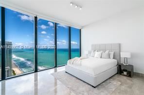 Foto del edificio - 4 br, 4.5 bath Condo - 18555 Collins Ave A...