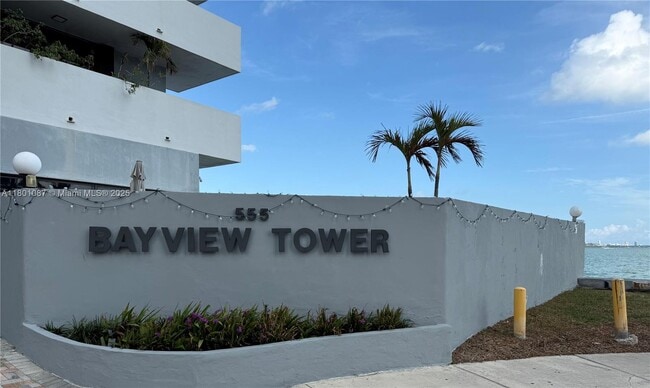 Foto del edificio - 555 NE 30th St
