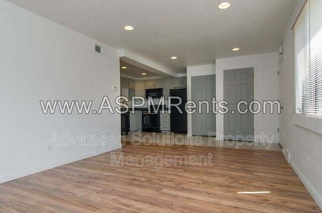 Photo - 619-623 E 5th Ave Apartment