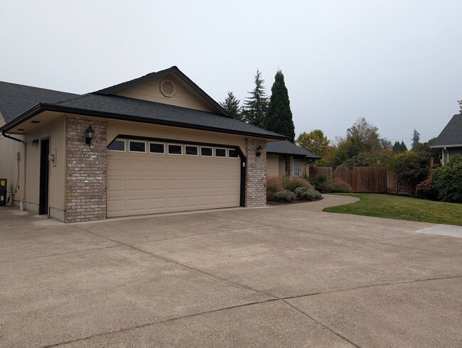 Foto del edificio - Single Story 3-Bedroom, 2-Bath Home In The...