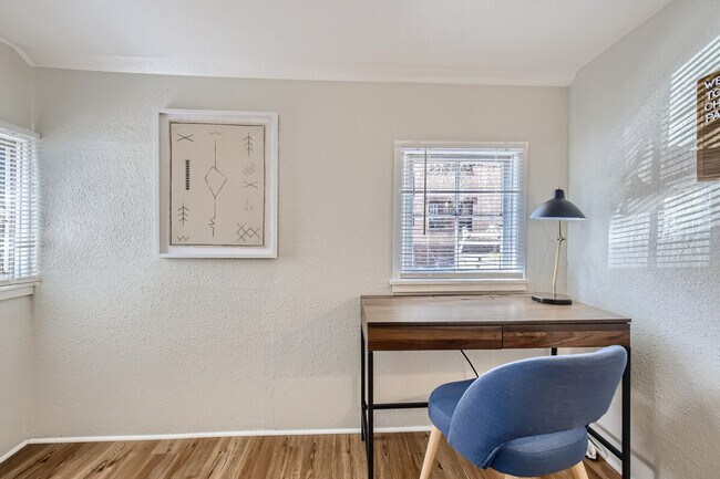 Foto del edificio - 1073 N Downing St