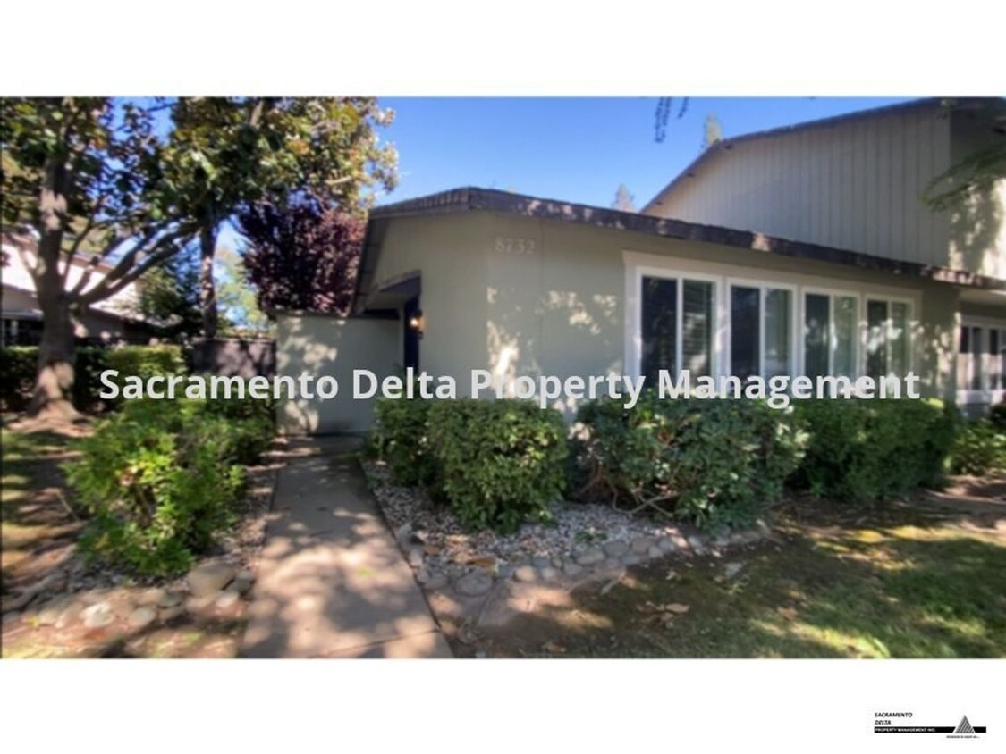 Foto principal - 2 Bedroom Townhome Near River Access