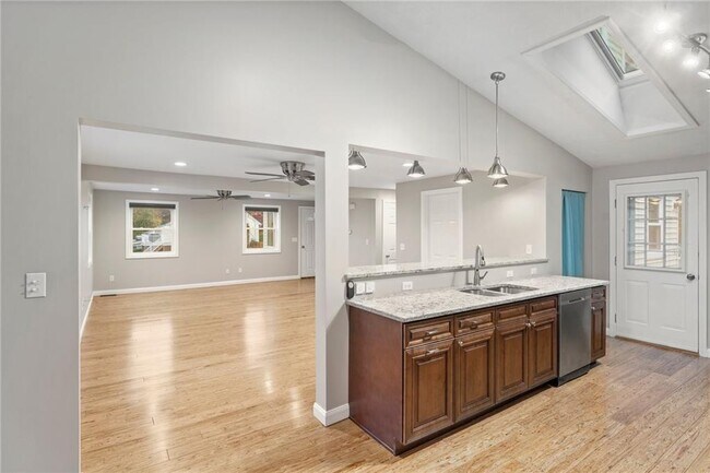 Foto del edificio - 4 Juniper Ln