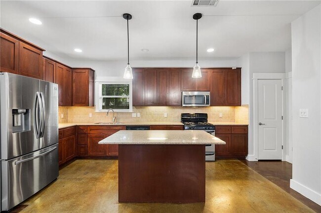 Building Photo - 3207 Holton St