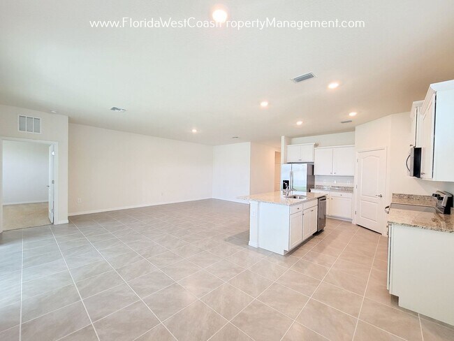 Foto del edificio - COOL COASTAL 4 BED/2 BATH HOME! PALISADES LAKEWOOD RANCH! COMMUNITY POOL/FITNESS ROOM!