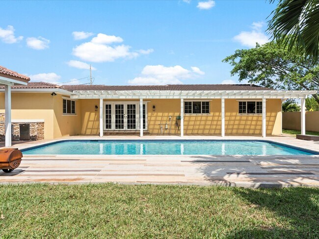 Foto del edificio - 2570 NE 209th Terrace