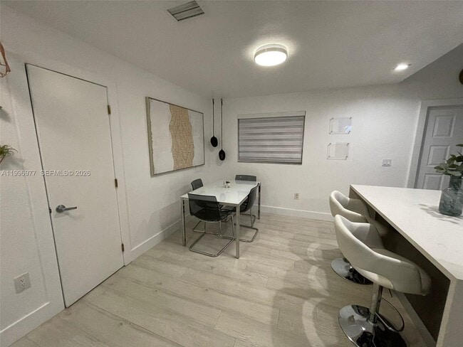 Foto del edificio - 325 NW 19th Ln