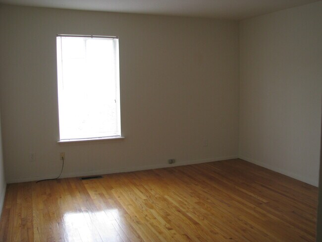 Foto del edificio - 1908 Inglewood Dr, Apt #D