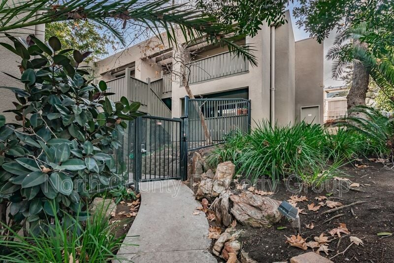 Primary Photo - 159 W Glaucus St