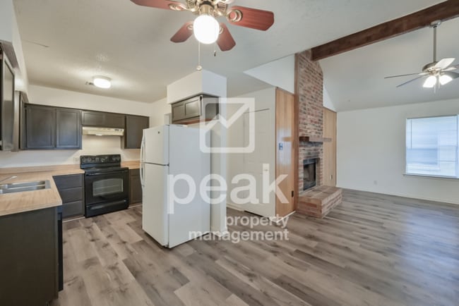Building Photo - $1,625! 2Bed/2Bath duplex in Arlington! Pr...