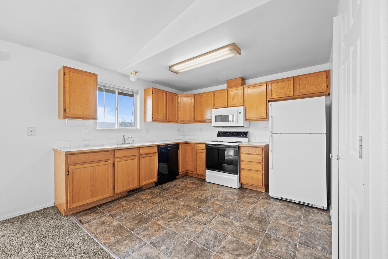 905 E Ball Ct, Moses Lake, WA 98837 Townhome Rentals in Moses Lake WA