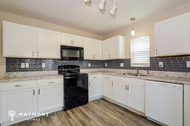 Building Photo - 216 Goldenrod Ln