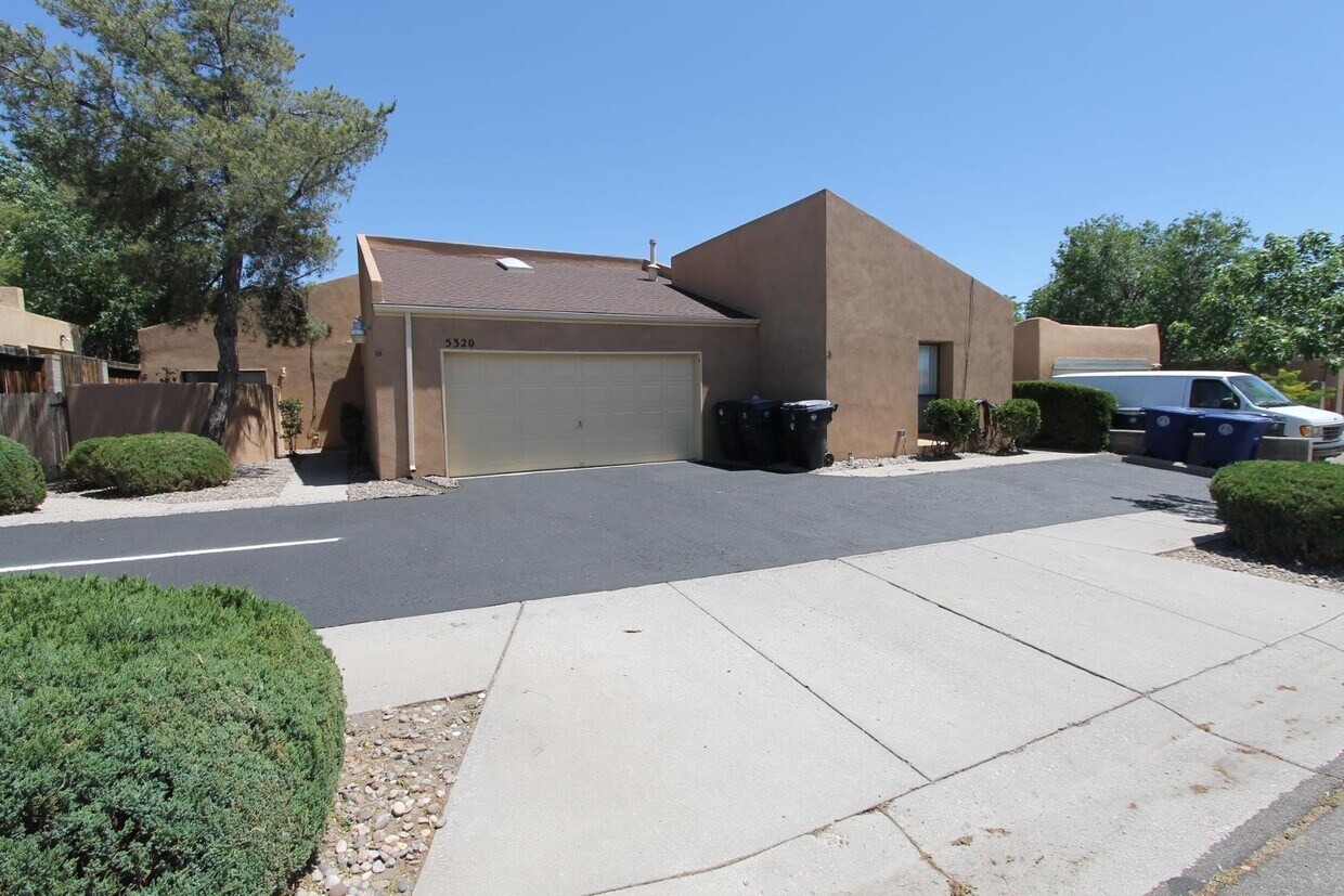 Foto principal - 5320 Heritage Way NE