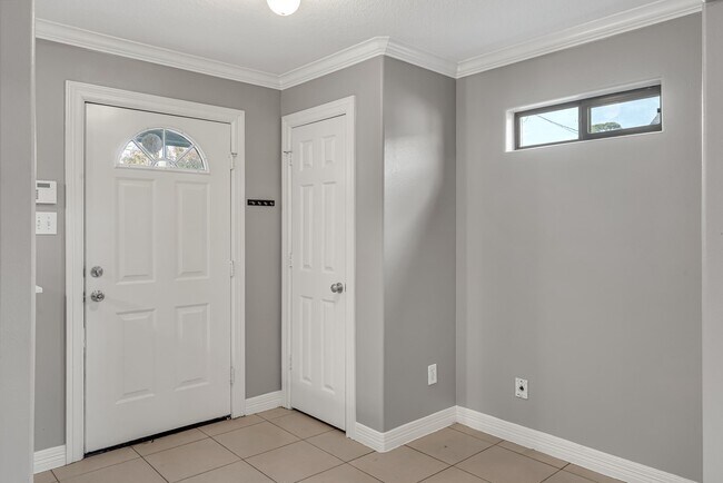 Building Photo - 1802 Eubanks St