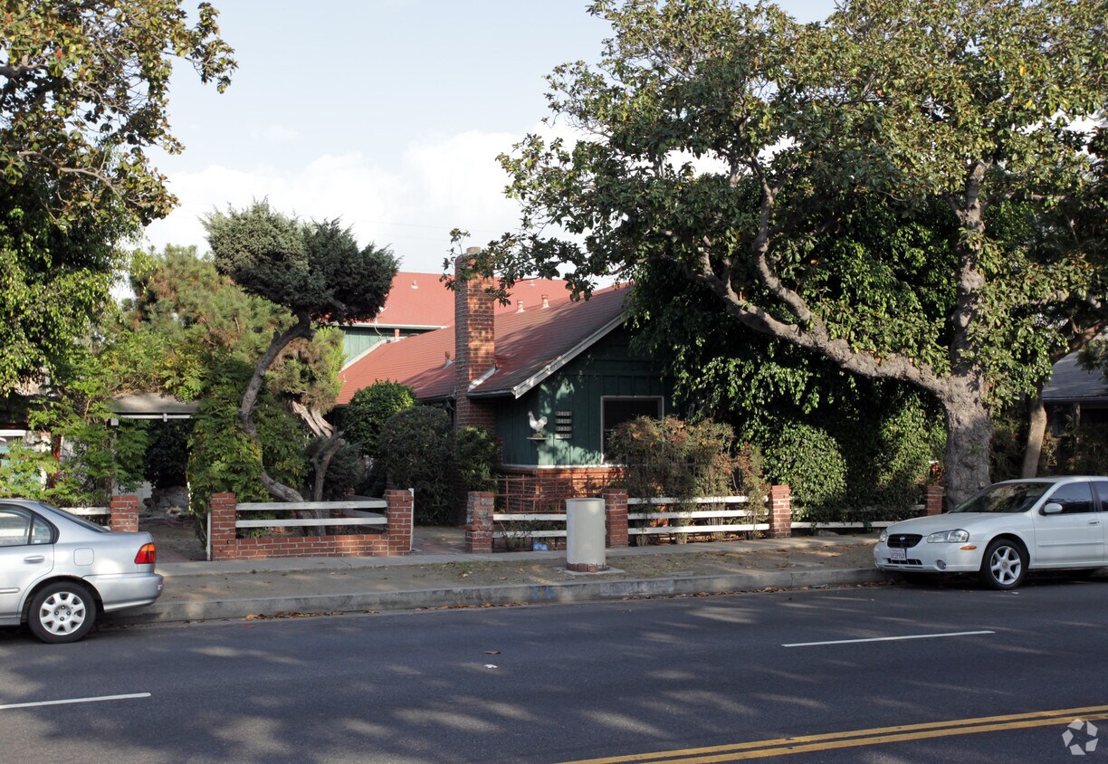Primary Photo - 3818-3832 Sawtelle Blvd