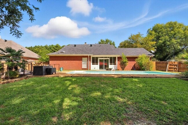 Building Photo - 213 Cambridge Dr