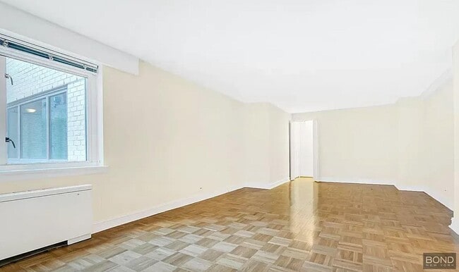 Building Photo - 200 E 71st St