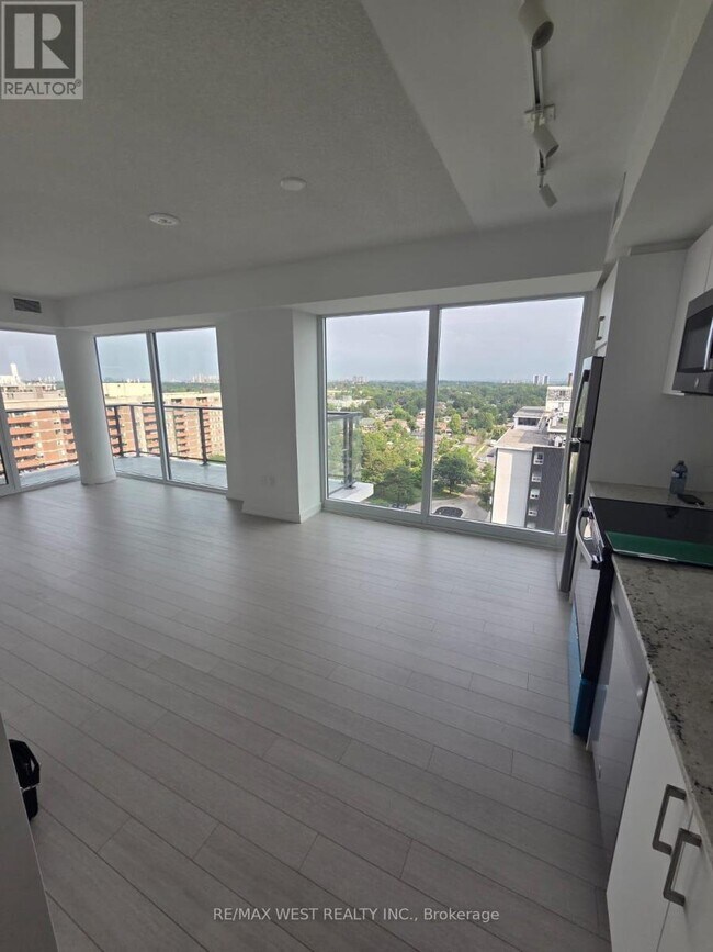 Photo du bâtiment - 4010 Eglinton Ave W