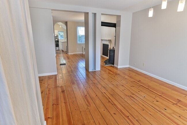 Foto del edificio - Adorable 2 Bedroom Single Family on Penn St