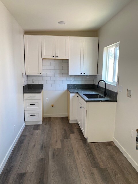 KITCHEN - 2029 S Curson Ave