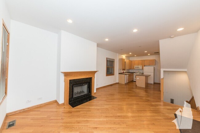 Foto del edificio - 2653 N Wayne Ave