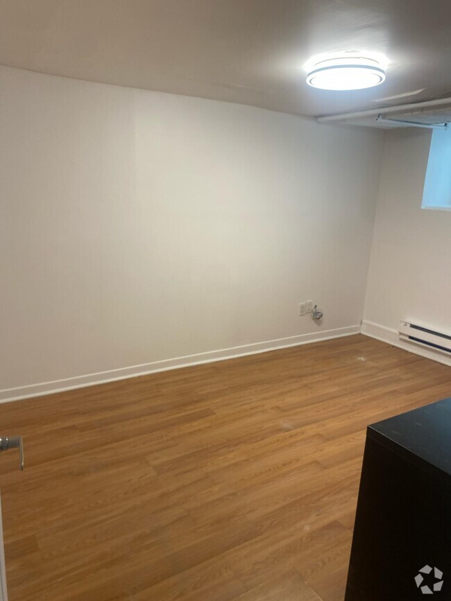Building Photo - 362 Friel St