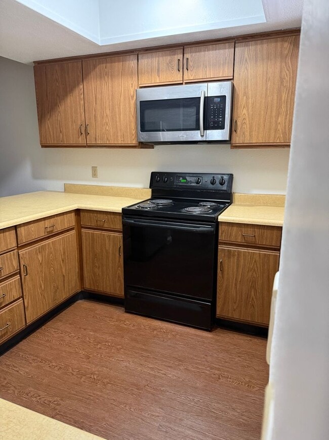 Building Photo - Great Condo