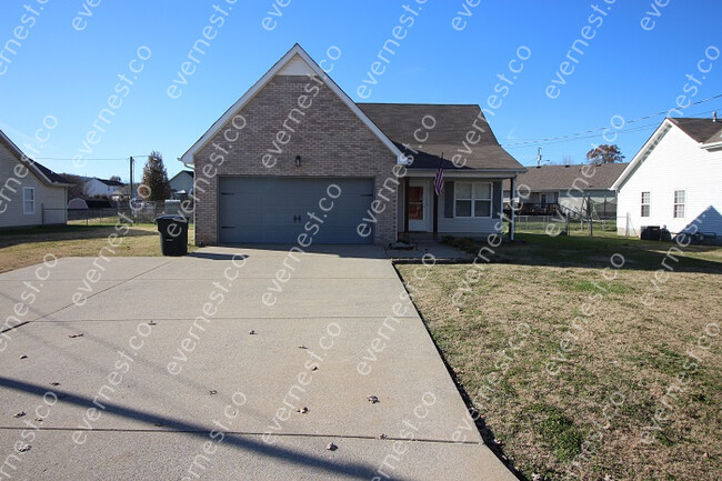 Building Photo - 3 bed / 2 bath home