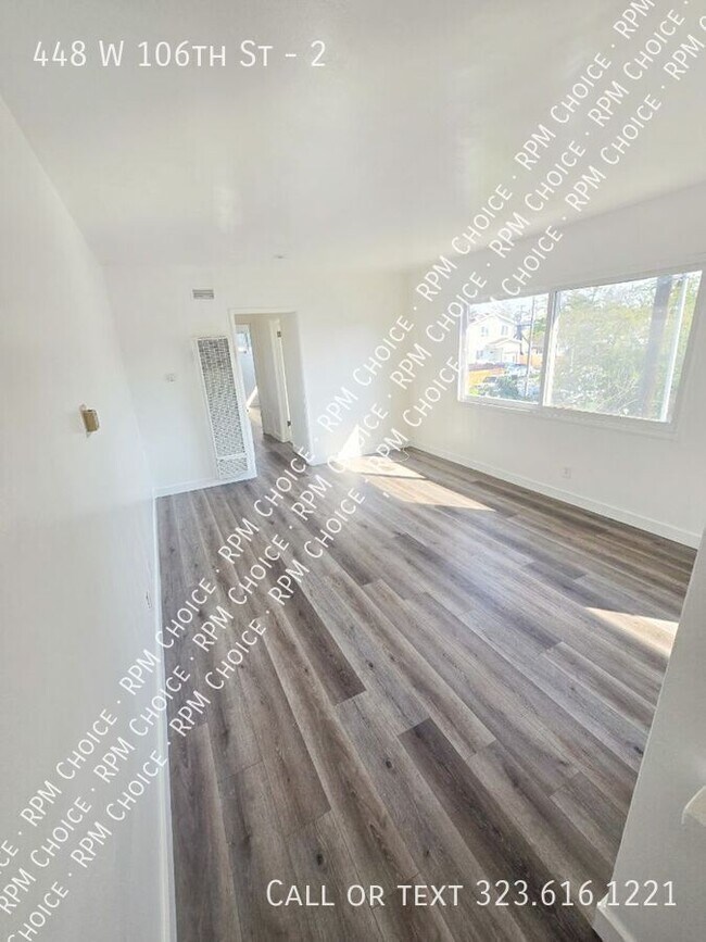 Building Photo - 448 W 106th St