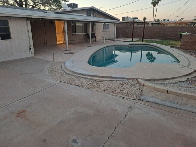 Building Photo - SINGLE FAMILY HOME.
